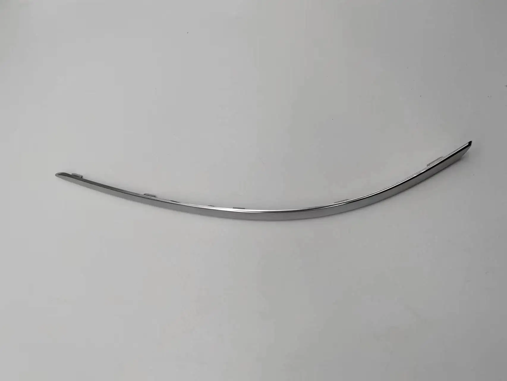 OEM A1698851721 A1698851821 для левой и правой хромированной декоративной отделки бампера Benz