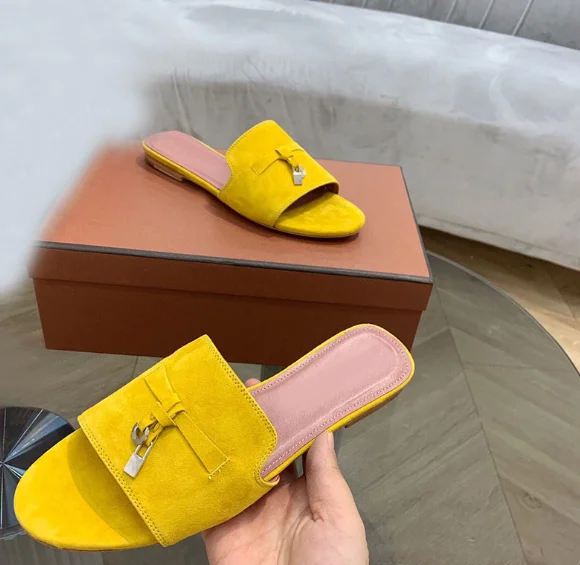 New high quality LP brand women's fashion flat slippers Sheepskin lock fringe casual outdoor slippers summer simple sandals.