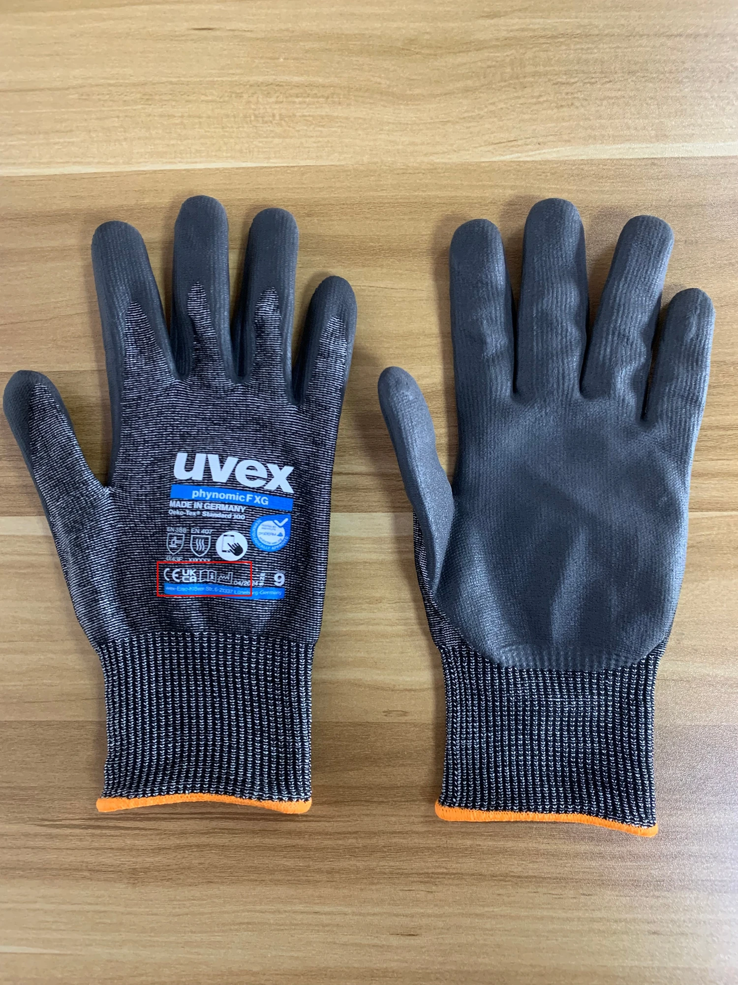 Фото Рабочие перчатки Uvex phynomic F XG (1 пара) с уровнем защиты F, усиленной областью большого пальца, совместимостью с сенсорными экранами и покрытием из пеноматериала XtraGrip. №4