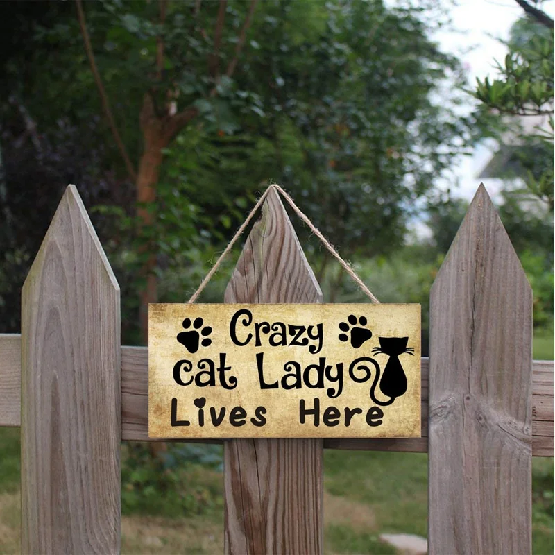 

Сумасшедшая кошка леди живет здесь знак деревенский настенный налет или подвесной домашний декор