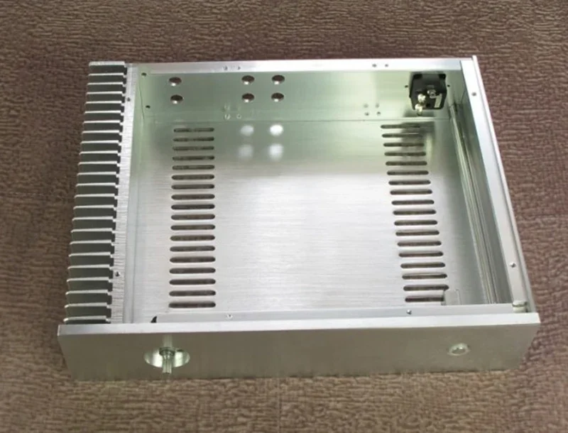 Алюминиевый корпус предусилителя мощности 320*70*248 мм