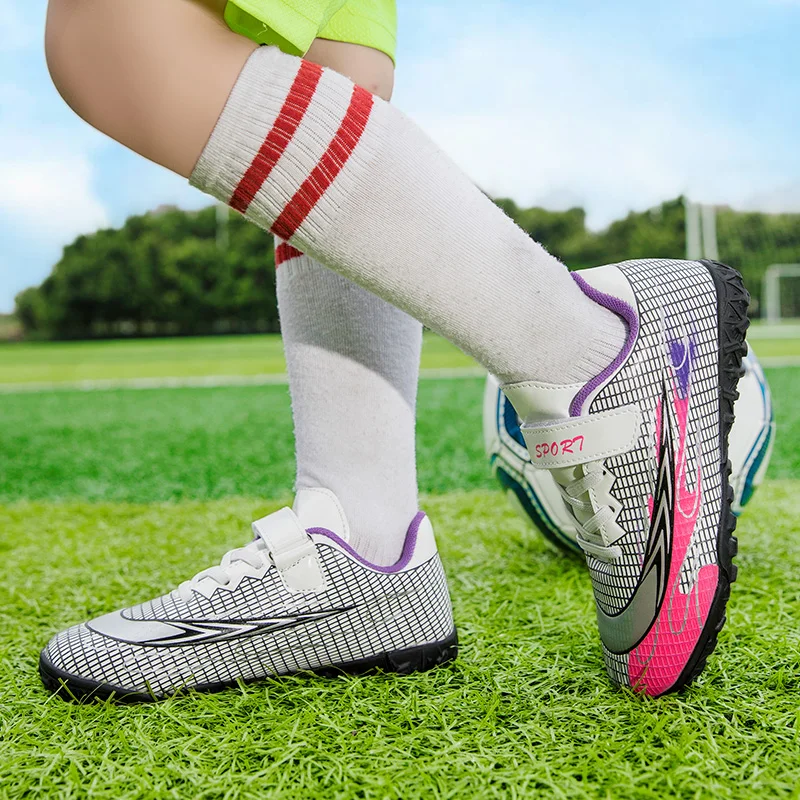 2022 New Fashion Colorful Children's Football Boots Outdoor Turf Soccer Shoes Kids Trainers School Football Sneakers for Teenage