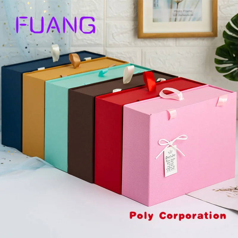 Custom You Logo Present Wedding Gift Box Bags Kraft Paper Gift Bag Clothes Garment Pack Bag For Pajamas