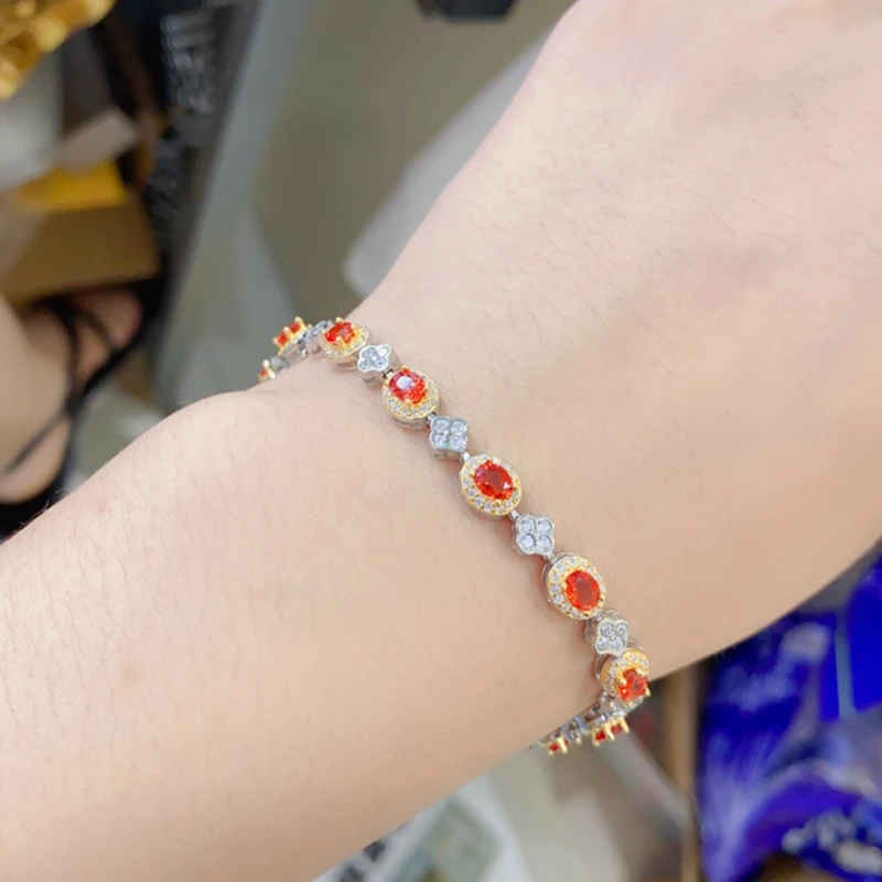 Женский браслет из серебра 925 пробы с натуральным красным сапфиром