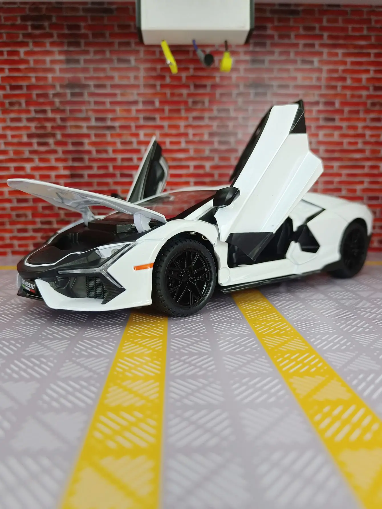 1:24 Lamborghini Reventon Supercar легкосплавный автомобиль литье под давлением и игрушечный