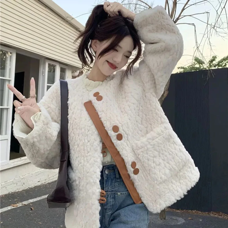 

Шуба Lucyever из овечьей шерсти в Корейском стиле для женщин, новинка 2023, Модная белая куртка из искусственного меха, Женское зимнее толстое теплое плюшевое пальто