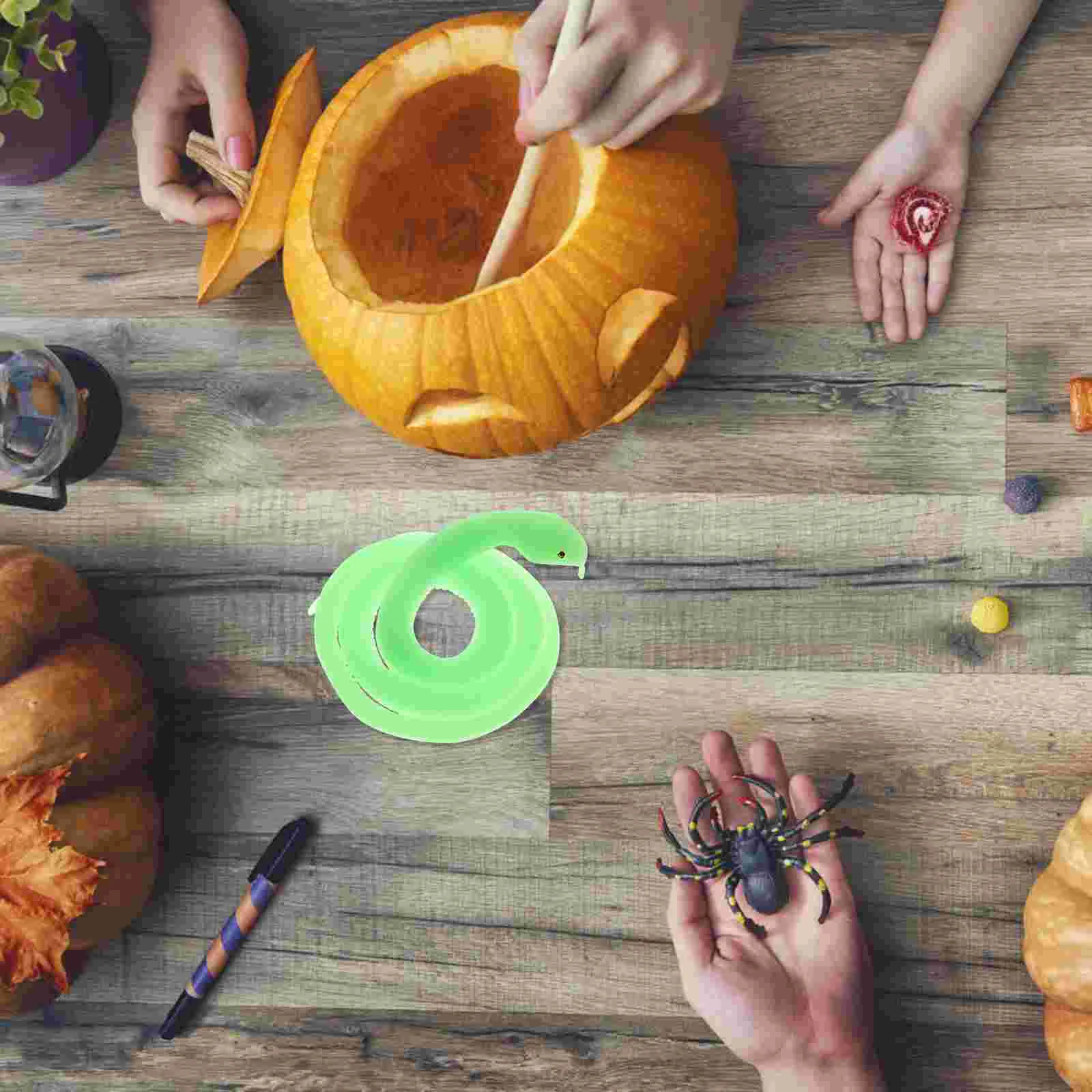 

Искусственная резиновая змея, реалистичные искусственные игрушки для Хэллоуина, розыгрыши, искусственные реквизиты для розыгрышей, искусственные реквизиты для страшных трюков, держите птиц