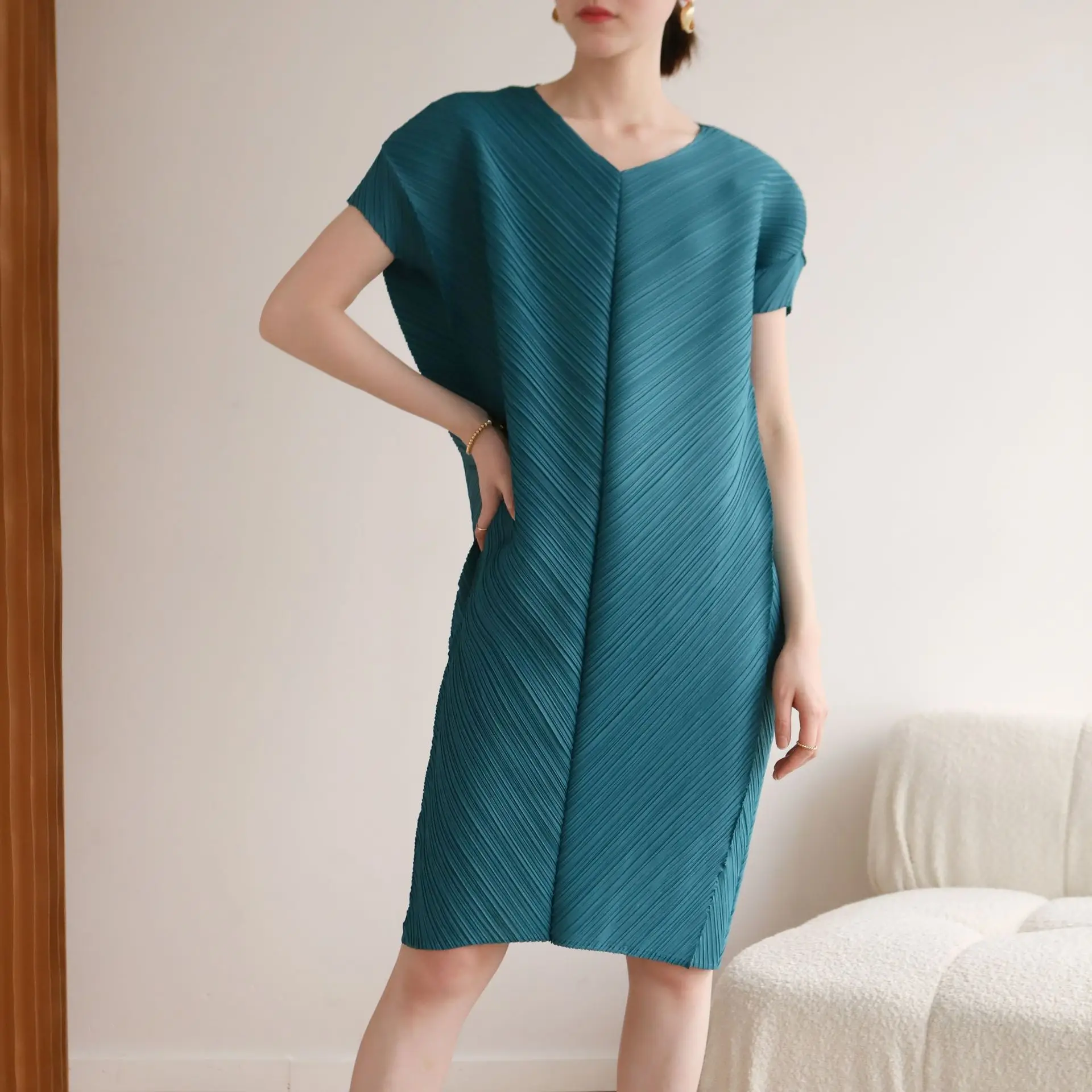 Women's Dress Pleated Fashion Personality V-neck Loose Dress Solid Color Pullover Short Sleeve Casual MIDI Skirt Pleats