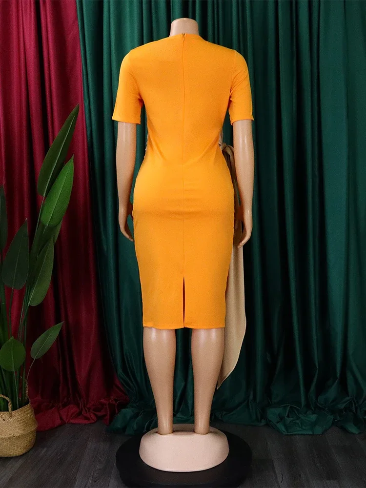 Сдержанное женское элегантное вечернее платье с поясом и складками в стиле