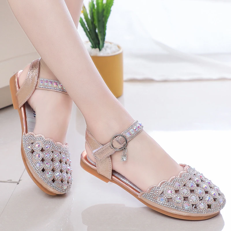 

Girls Sandals Rhinestone Kids Beach Shoes Princess Sweet Chic Glitter Crystal Shiny Dress Sandals for Wedding Hollow Cut-outs