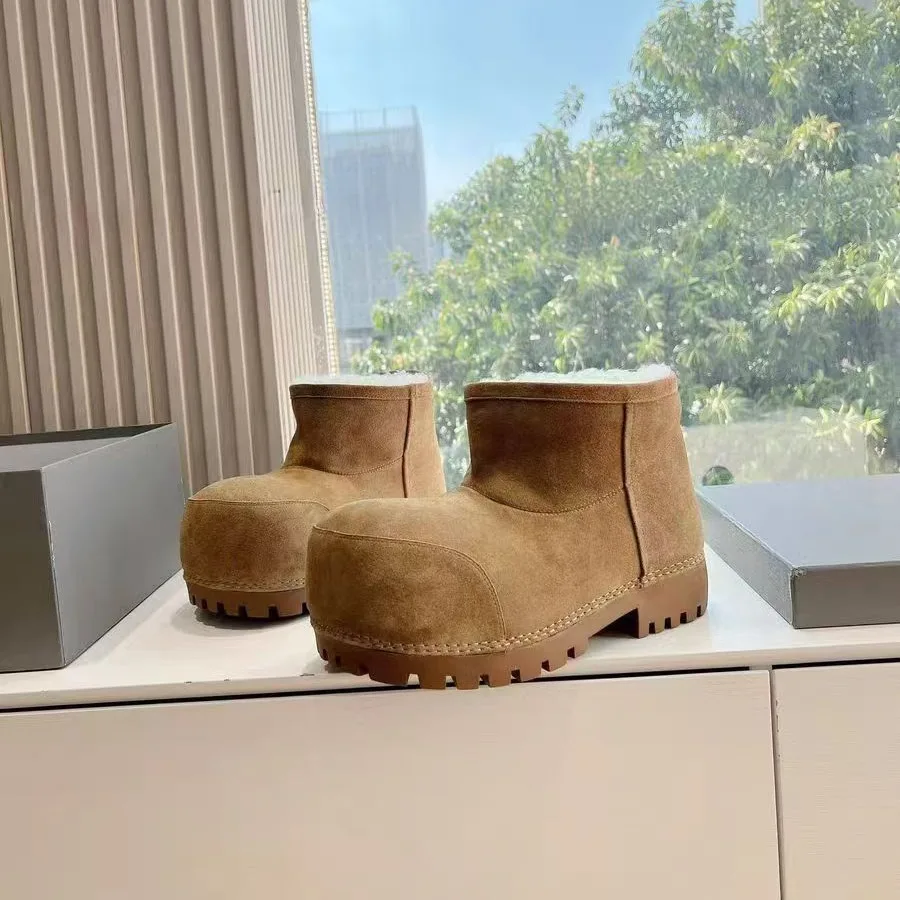 Стильные ботинки до середины икры на толстой подошве женские повседневные