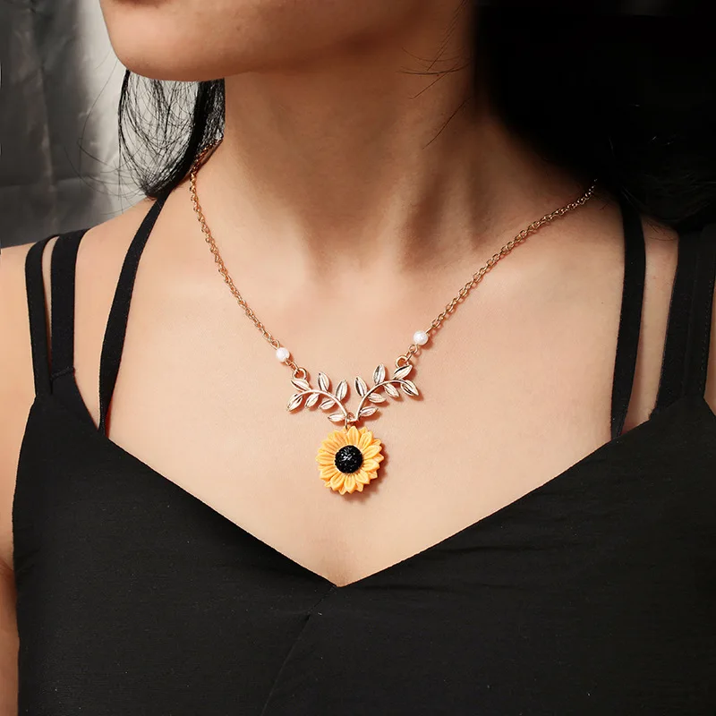 

Fashion Sunflower Necklace Pendant Jewelry Necklace for Women Korean Fashion Choker Jewlery Vintage Wholesale Items Indie Luxury