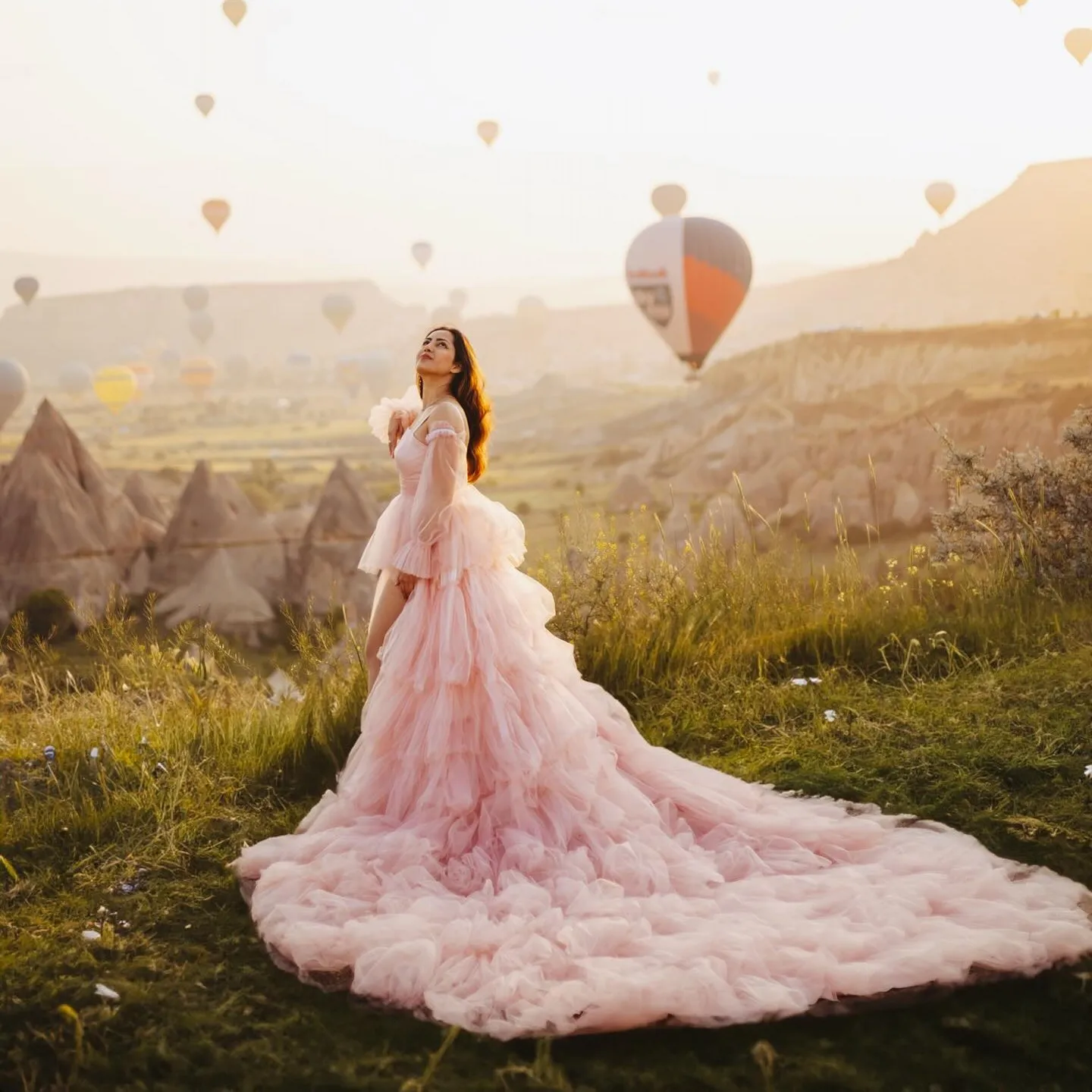 Удивительные розовые пушистые многоярусные тюлевые юбки с низким вырезом и