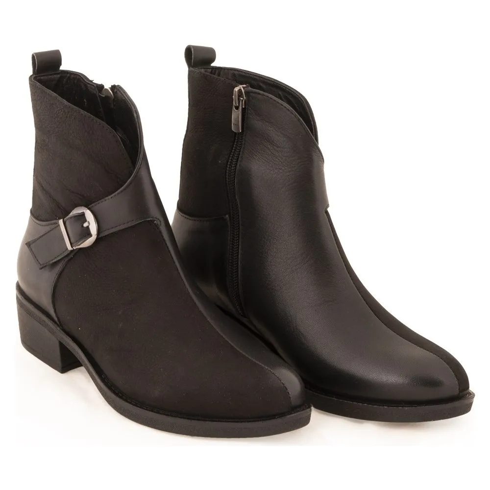 

Dorlie Gloves Buckle Strappy Boots