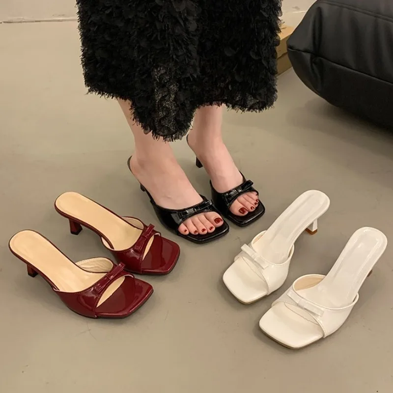 Летние женские тапочки на высоком каблуке новые уличные тонком с квадратным