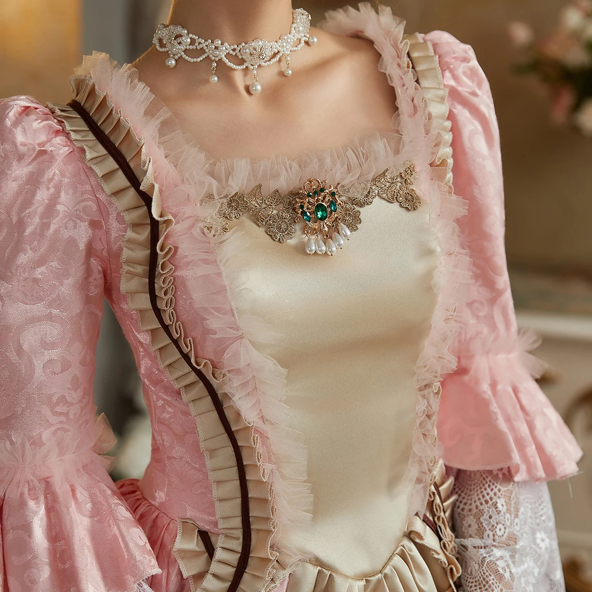 Розовое платье цвета шампанского с длинными рукавами в стиле Хепберн дворцовое