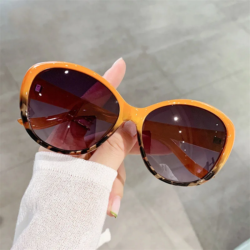 

Summer Fashon Accessories Luxury Pineapple Temple Sunglasses Ladies Personality Vintage Oval Casual Sunglasses Eyewear for Adult