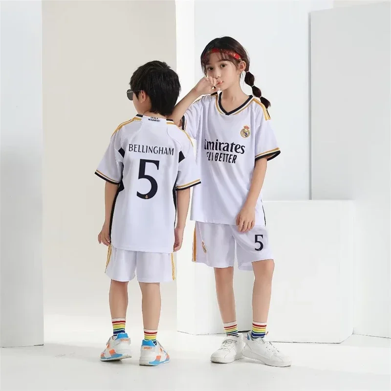 Рисунок 2 - Комплект спортивной одежды для мальчиков и девочек