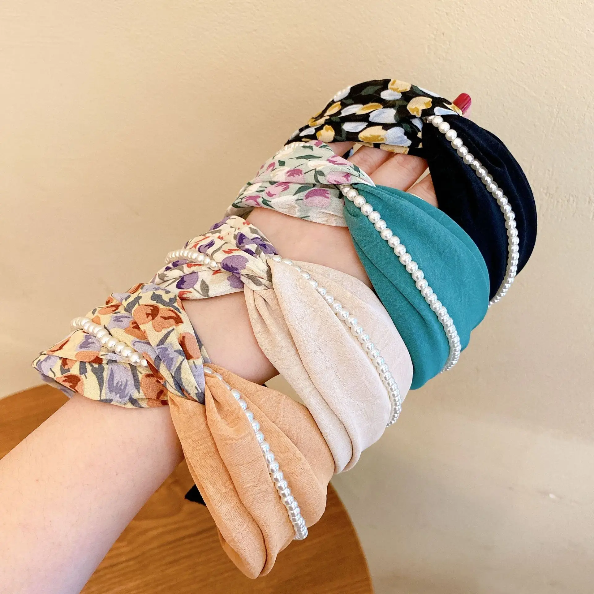 

Flowers Imitation Pearls Hairbands All-match Fabric Wide-brimmed Headbands Hoop Women's Face Wash Holiday Hair Accessories