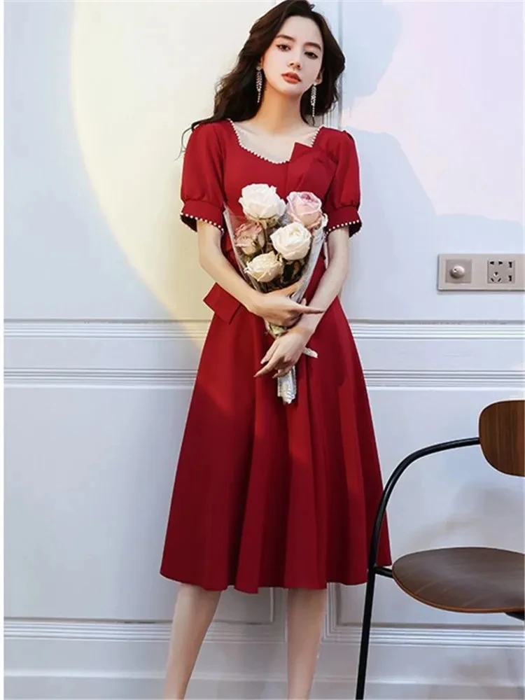 

Винно-красное однотонное платье, новинка весны-лета, юбка А-силуэта средней длины с квадратным вырезом, короткими рукавами и бусинами, женская одежда A021