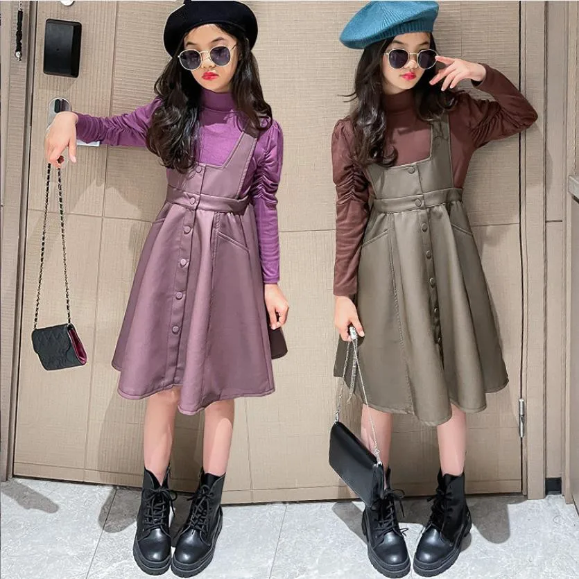 

Женский костюм из футболки с длинным рукавом и юбки, из ПУ кожи