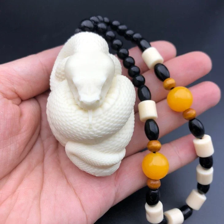 

Деревянный кулон змея со знаками зодиака