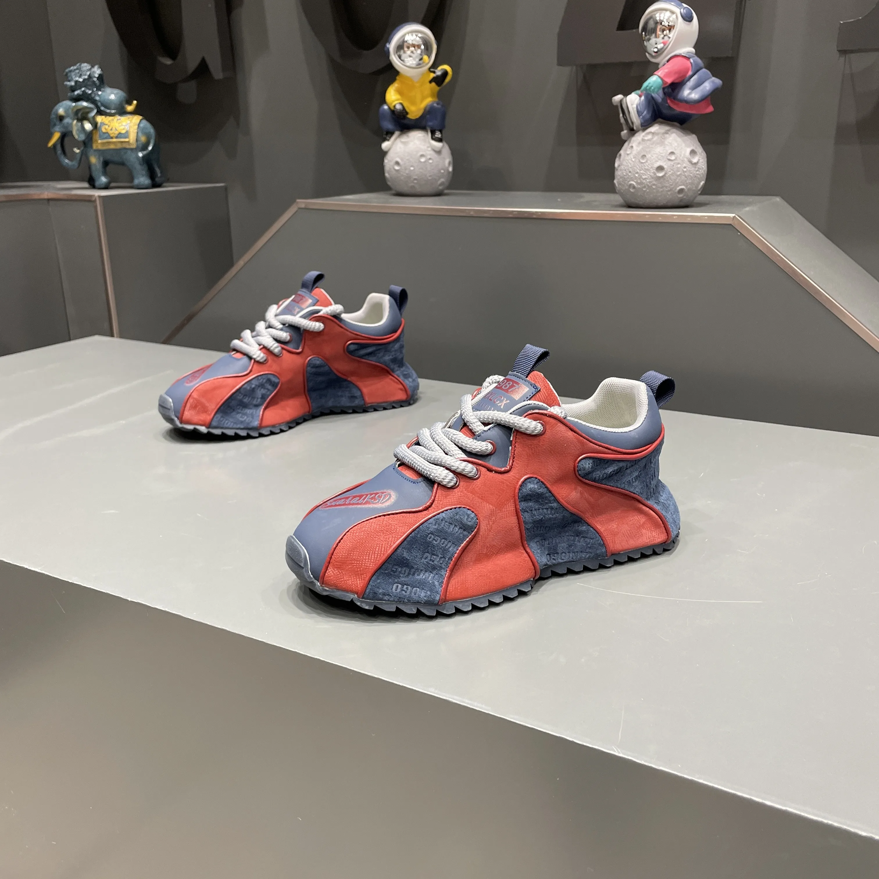 Модная мужская обувь на толстой подошве с цветными блоками увеличивающая рост 2024