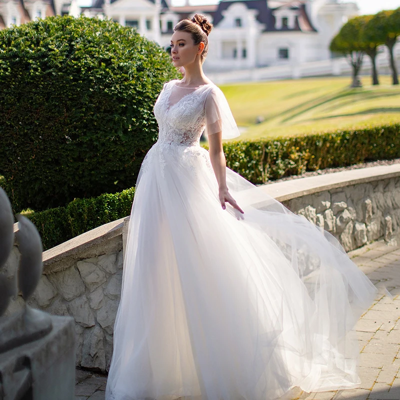 Белое свадебное платье А-силуэта с коротким рукавом и круглым вырезом