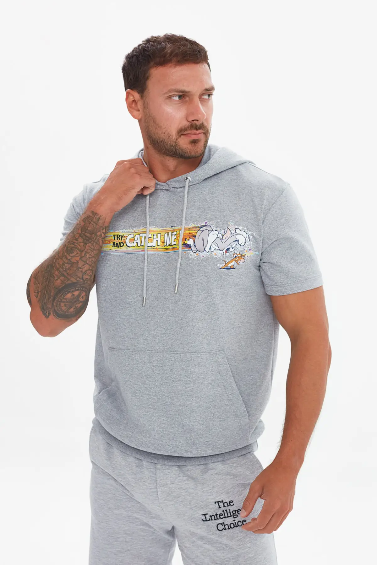 

Trendyol Mens Slim Fit Hooded Short-Sleeve Licensed Tom & Jerry Printed Sweatshirts TMNSS21SW0025