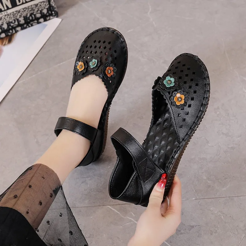 

Spring Fashion Flower Design Round Toe Soft Bottom Flat Shoes Vintage Genuine Leather Women Flats Girl Loafer New Large Size 40