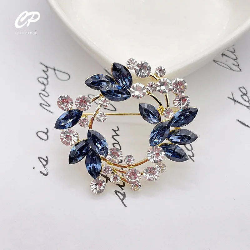 

Crystal Garland Brooch Suit Female Personality High-end Anti-glare Neck Sweater Corsage Temperament Pin