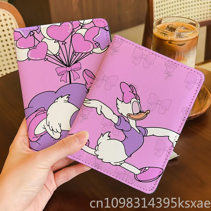 Фото Обложка для паспорта Disney Daisy Duck, милый функциональный держатель для карт для женщин, международные студенты, портативный органайзер для путешествий, зарубежный №3