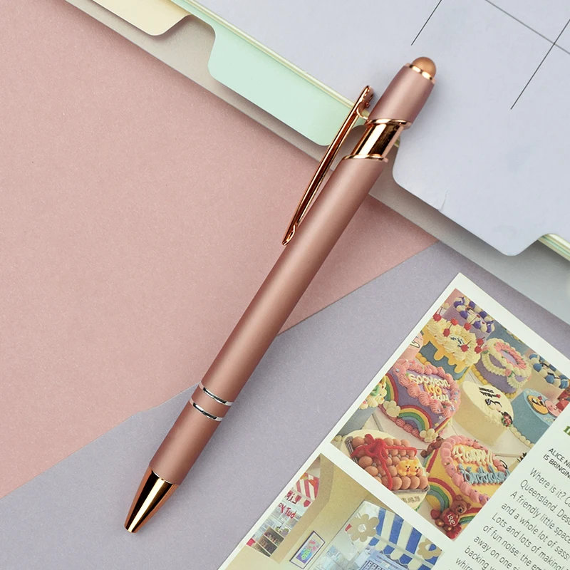 

Шариковая ручка из металла золотого цвета с гравировкой