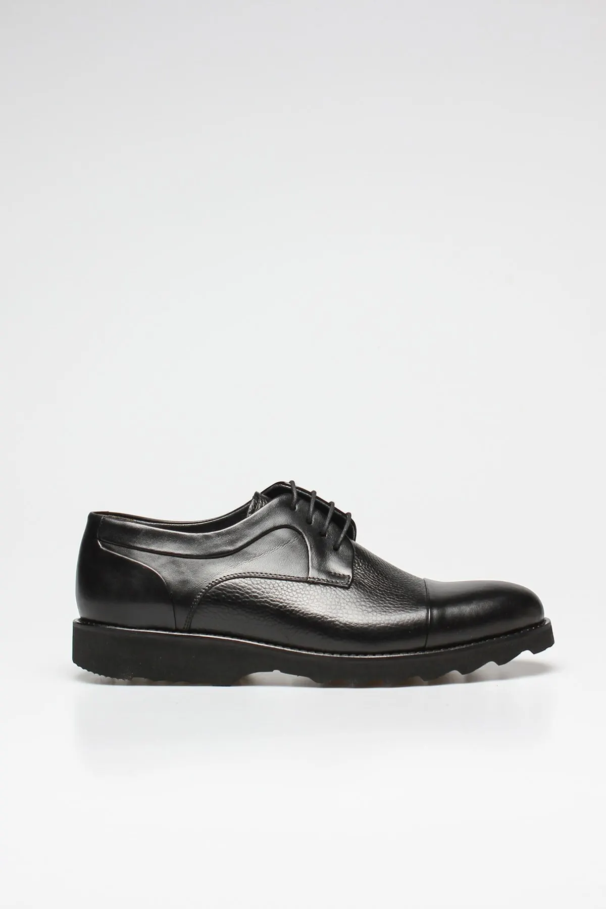 

Fashion Style Black Genuine Leather Casual Classic Shoes