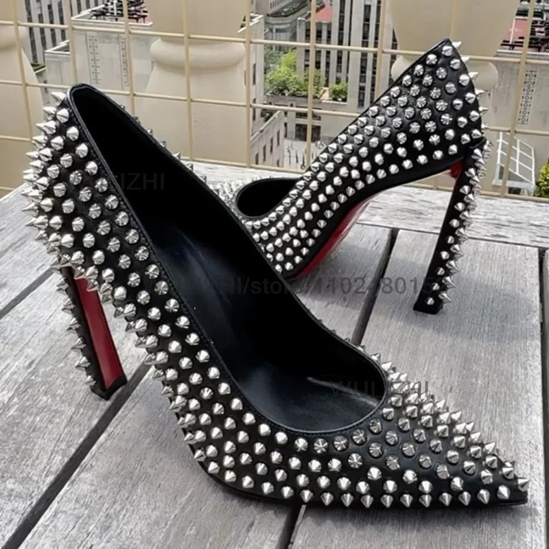 Черные кожаные серебристые сандалии с острым носком и заклепками на каблуке