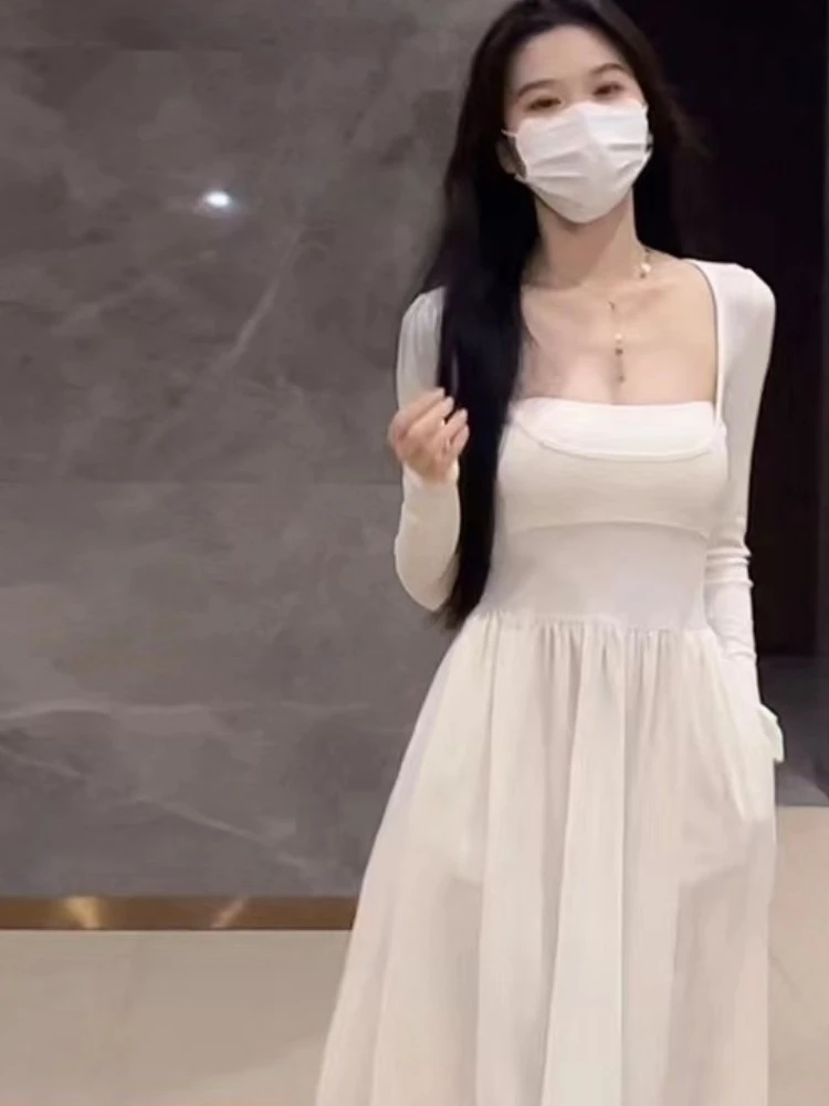 Платье с длинным рукавом и квадратным воротником облегающее