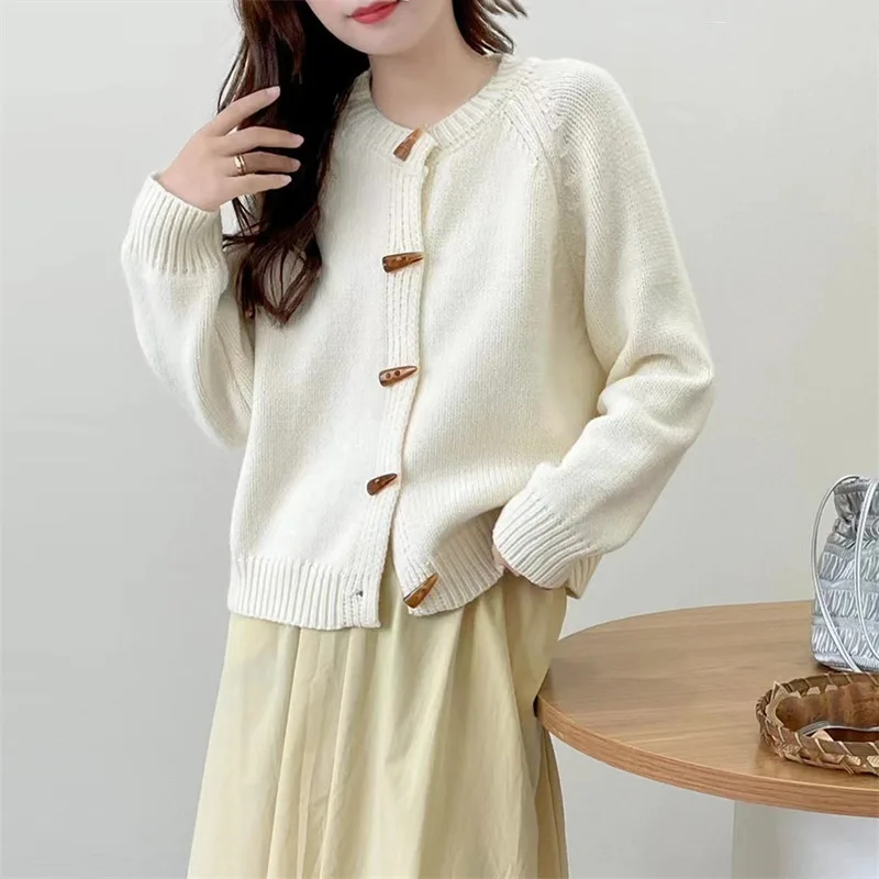 

Horn button sweater cardigan women's autumn and winter new soft waxy design sense temperament knitwear top women