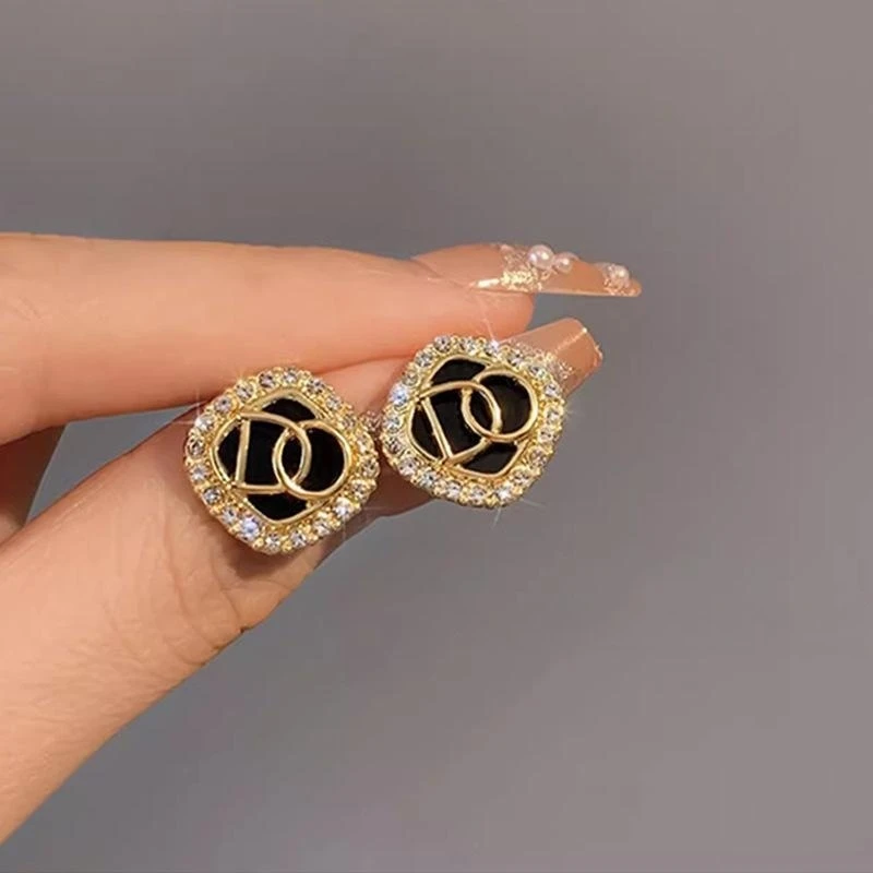 Серьги-гвоздики DAIZHEMEI черные с кристаллами