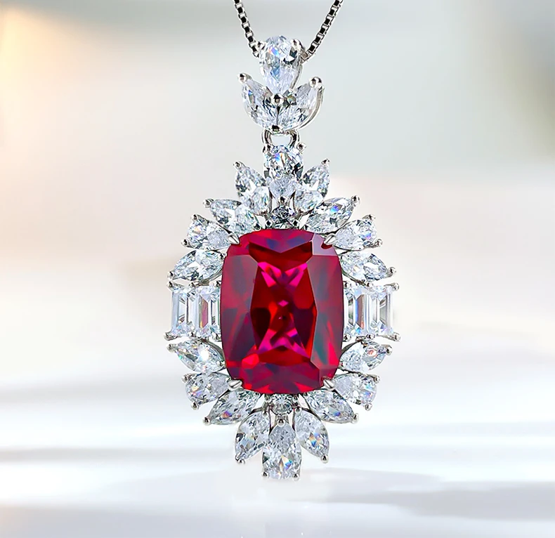 

Fashionable Artificial Red Treasure 925 Silver Pendant Inlaid with High Carbon Diamonds, Versatile, Advanced and Elegant