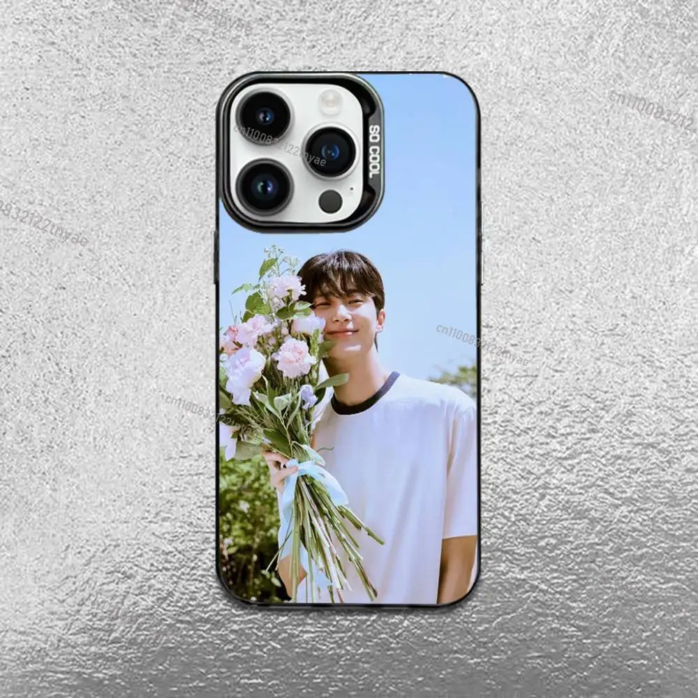 Фото Чехол B-byeon Wooseok для iPhone 17, 16, Pro, Max, e, 15, 14, Plus, 13, 12, Mini, 11, матовый, цветной, серебристый, люксовый №2