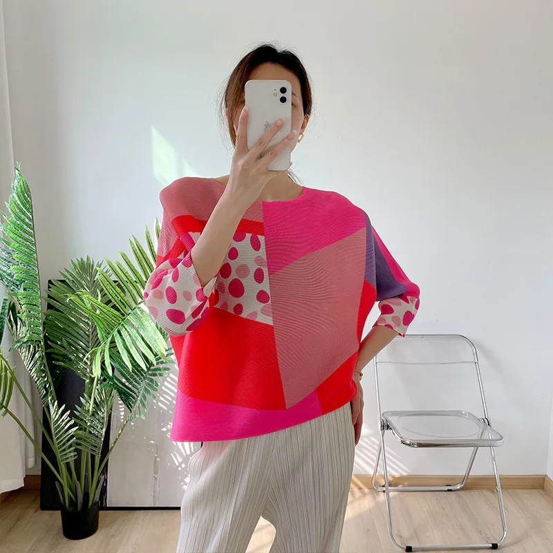 

Miyake pleated top women's print hit color cover meat Western style T-shirt loose large size small shirt X185