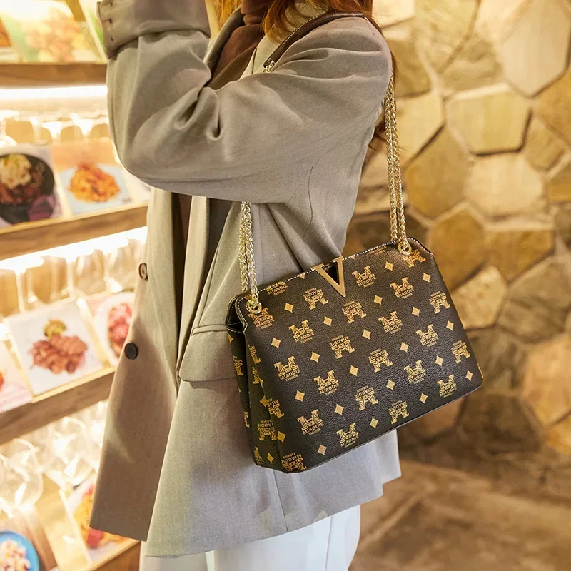 

Luxury Designer Handbag Women INS Fashion Versatile Shoulder Bag Boston Bag Monogram Coated Canvas Large Capacity Crossbody Bag