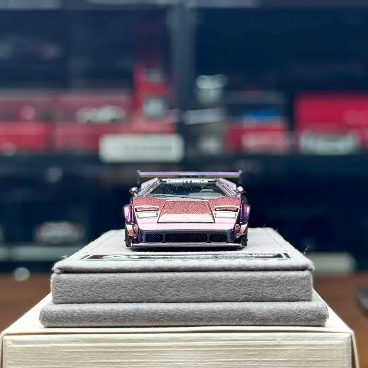 Фото Коллекционная модель Topart 1:64, литая под давлением, из сплава, LBWK Lamborghini Countach, классический спортивный автомобиль, подарок для взрослых, сувенир, статическая модель для демонстрации №3