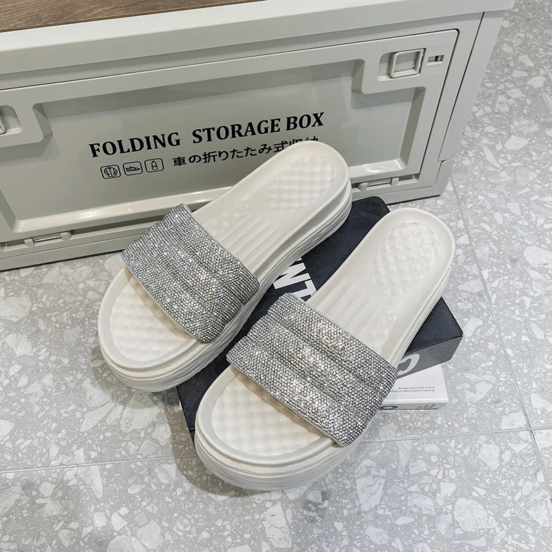 

Rhinestone Lady Slippers New Fashion Women Flip Flops Slip-on Comfortable Beach Shoes Bling Diamond Flat Bottom Outdoor Slides