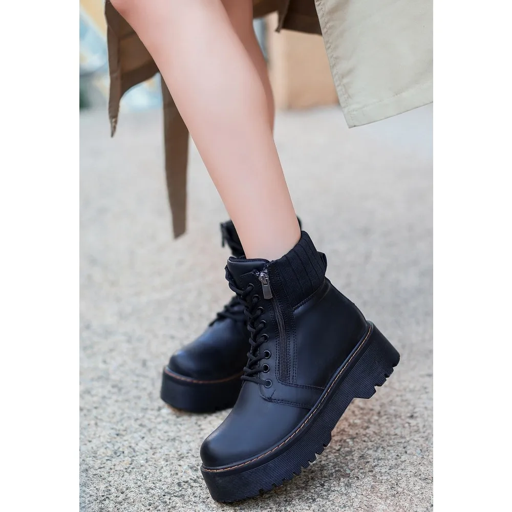 

Dorlie Nius Black Skin Lace-Up Boots