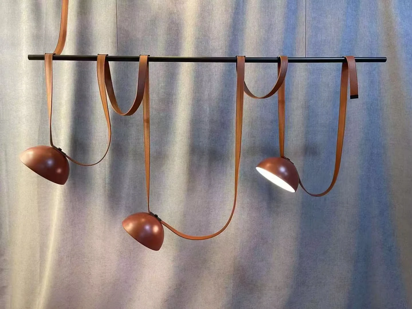 Креативные подвесные светильники с длинным кабелем черный/красный подвесной