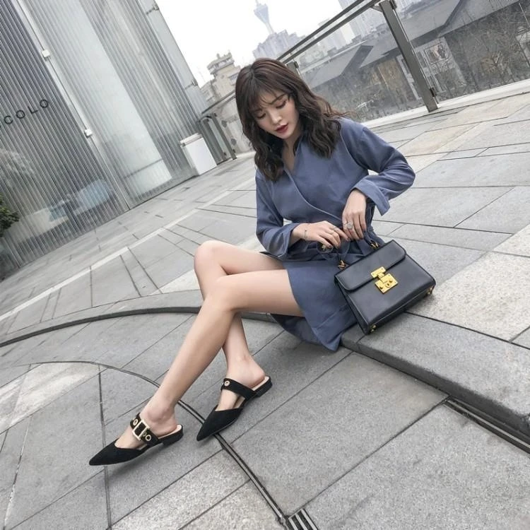 2023 New Fashion Pointed Flat Rivet Shallow Mouth Slippers Women