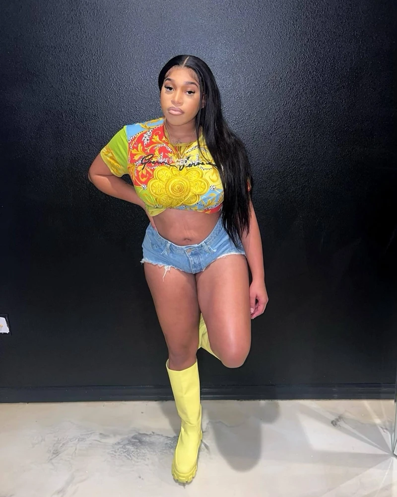 

Женская футболка с коротким рукавом, круглым вырезом и абстрактным принтом