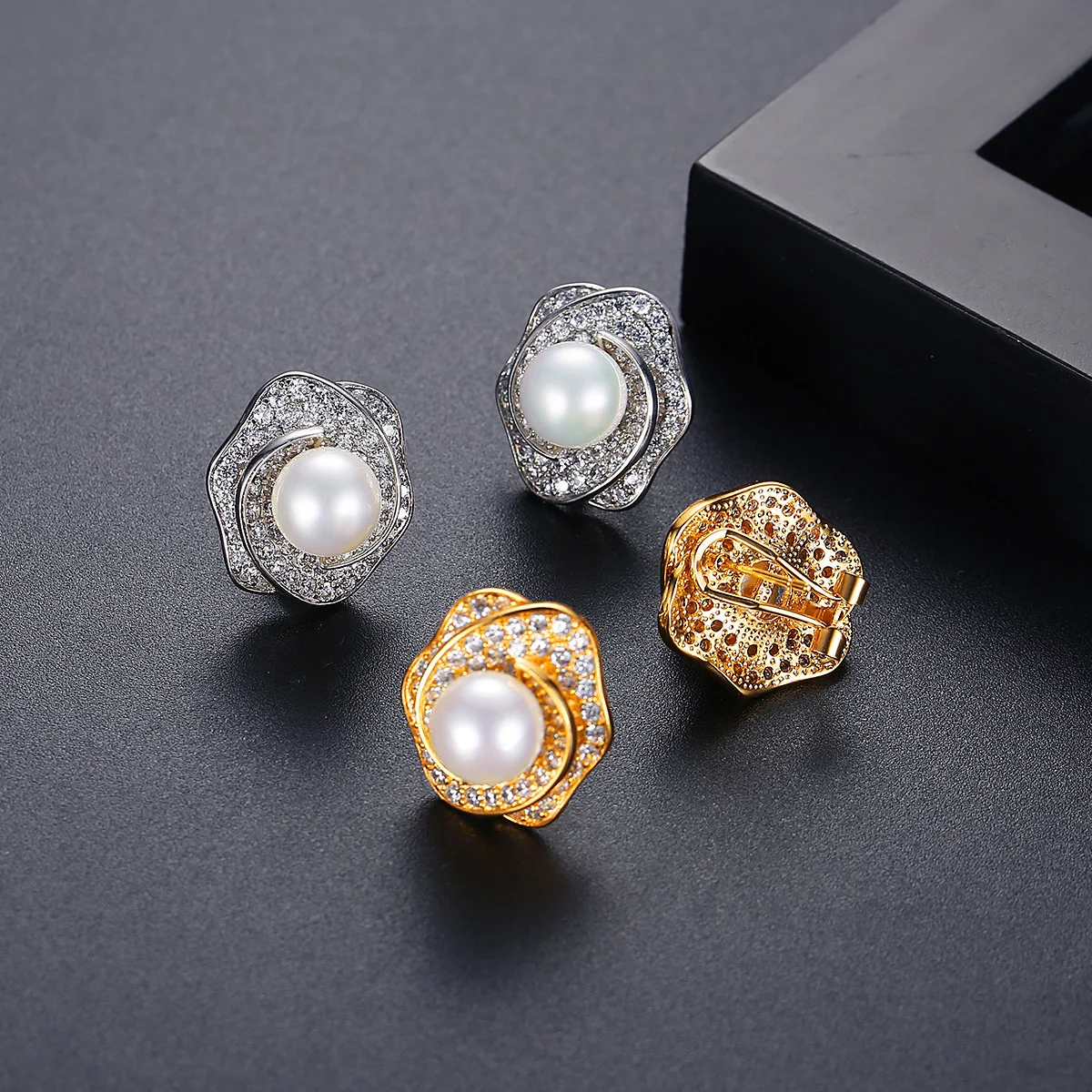 Изысканный кубический оксид циркония LUOTEEMI с гвоздями шампанского в виде