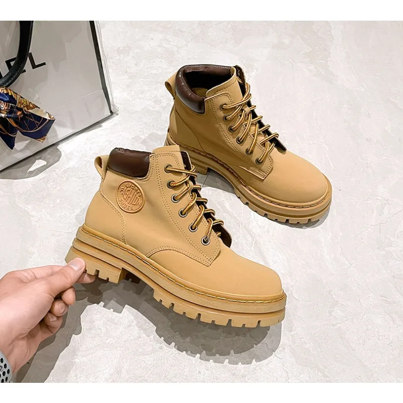 Женские ботинки в британском стиле на толстой подошве зима 2022 новые взрывные